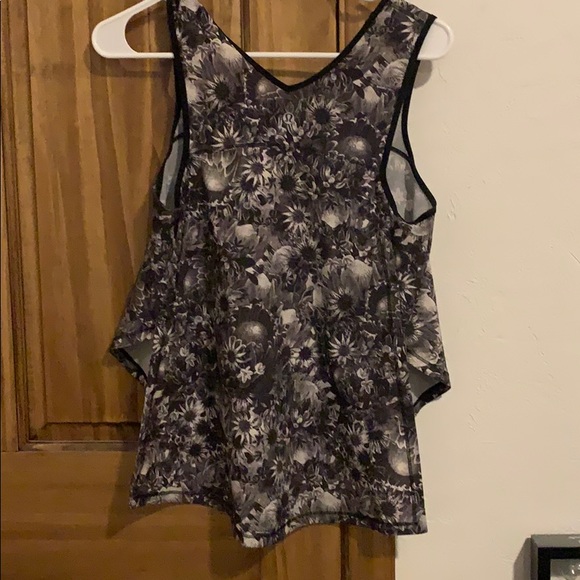 Lulu lemon tank top size M - Picture 2 of 3